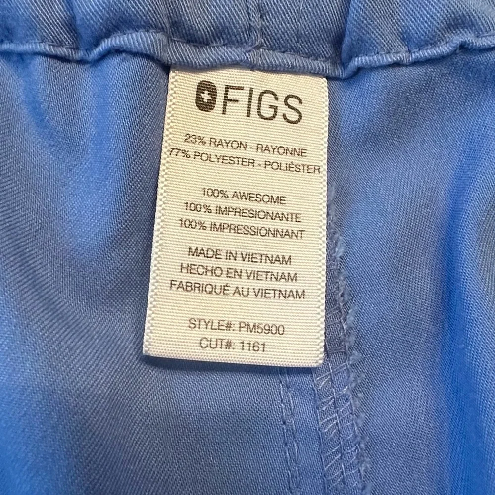 Men’s Figs Cairo Scrub Pants size Small/medium